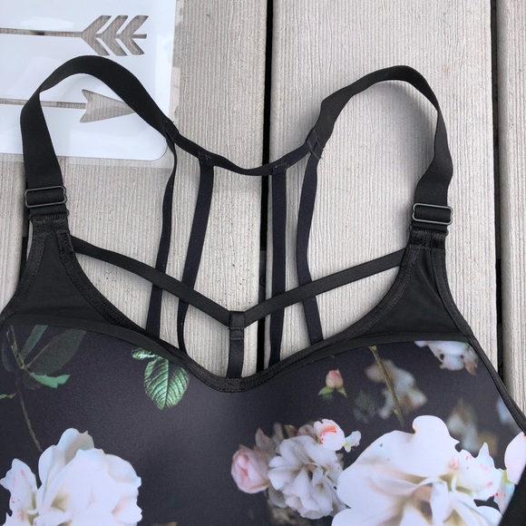 VICTORIA’S SECRET lightly lined sport bra, sz 32C - Picture 4 of 11